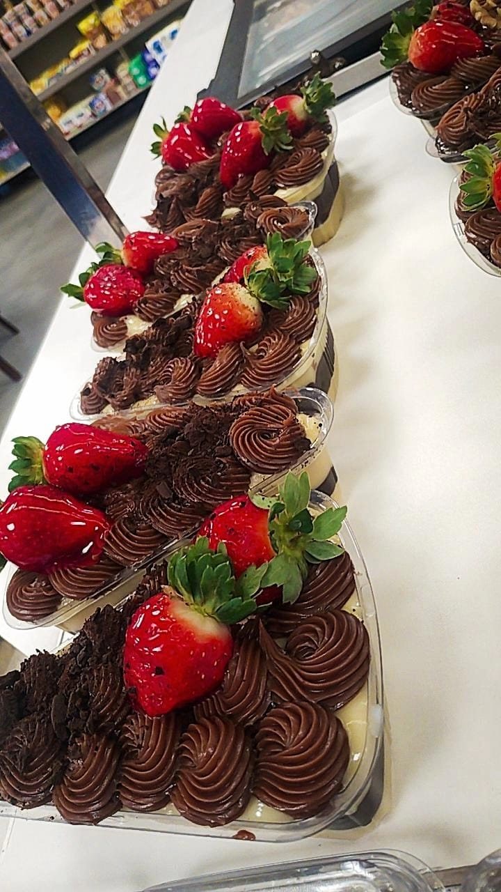 Strawberry chocolate cups